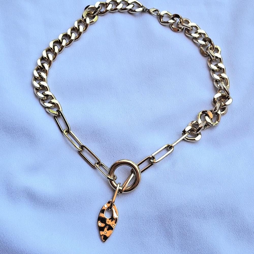 Vintage Gold Toned Chunky Chain Necklace with Leaf Pendant